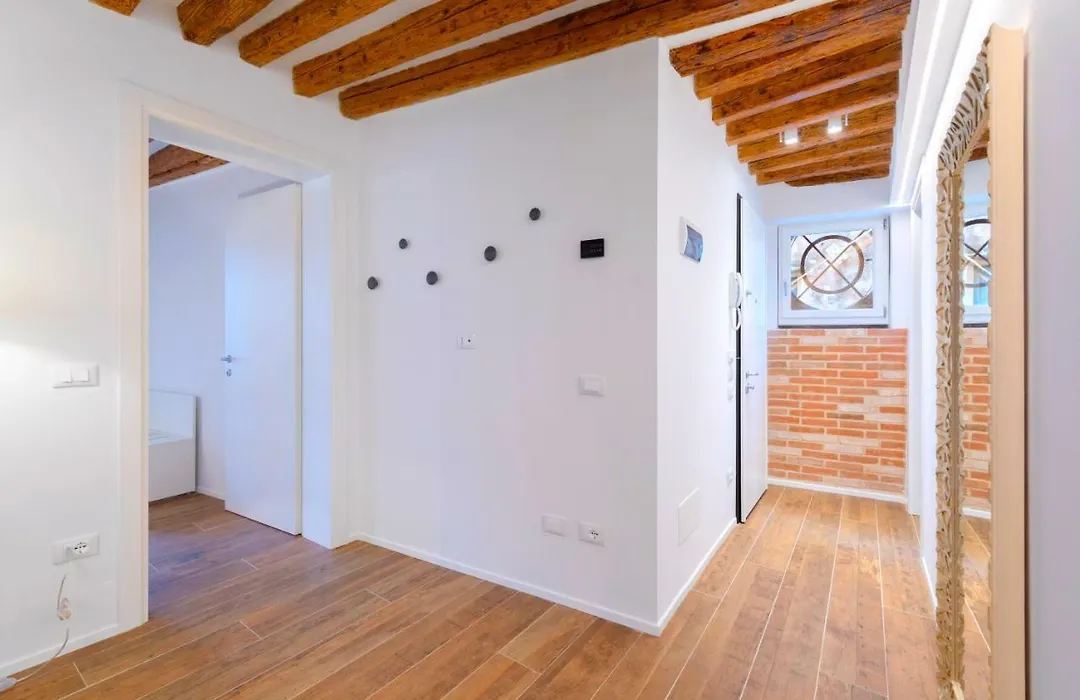 Hostmate - Venezia - Salizada-1