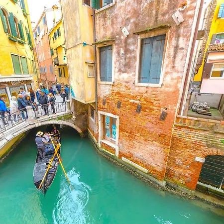 Hostmate - Venezia - Salizada-3